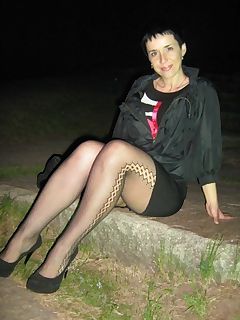 leggy milf preview image