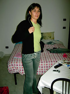 Camilla posing naked and giving blowjob