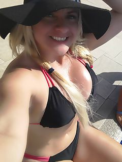 bikini selfie